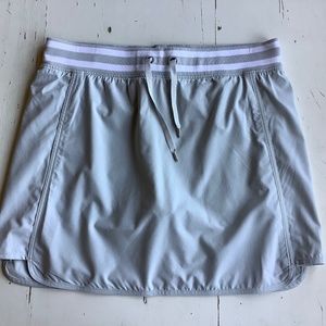 NWOT ATHLETA light Gray Striped Elastic Band Waist All Day Skort SZ 8